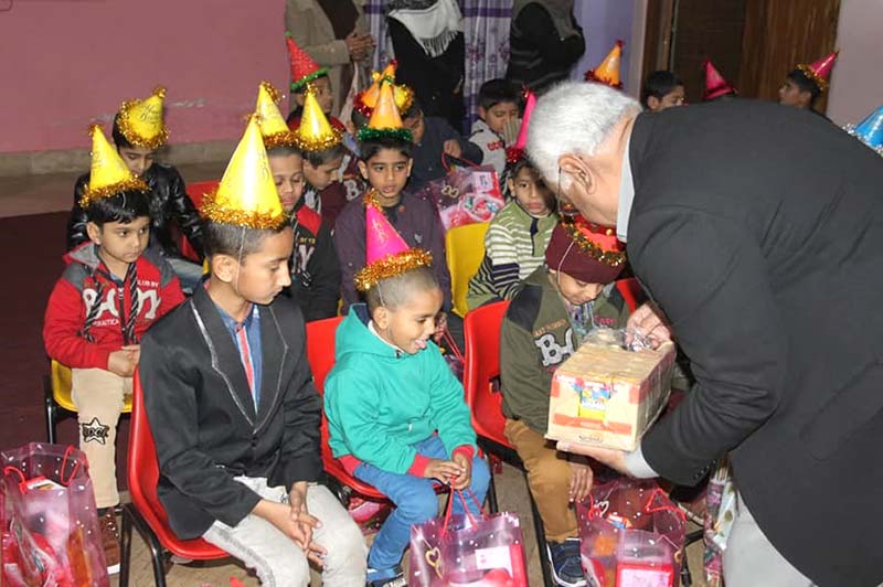 Anchorperson Ali Mumtaz celebrates the birthday of his son in Aghosh