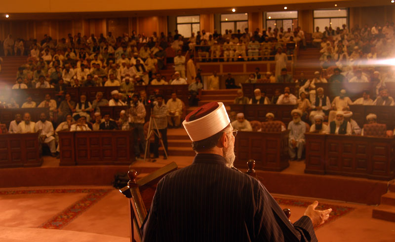 Shaykh-ul-Islam Dr Muhammad Tahir-ul-Qadri addressing Irfan ul Quran inaugural ceremony