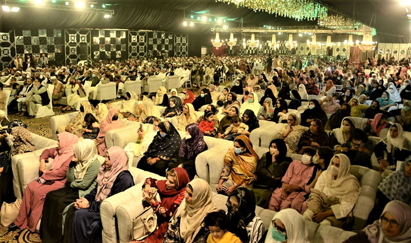 Dr Hassan Mohi-ud-Din Qadri address a Milad gathering in Gujranwala