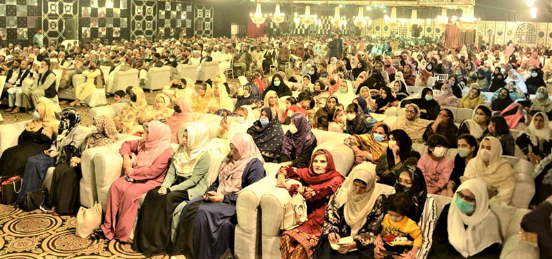 Dr Hassan Mohi-ud-Din Qadri address a Milad gathering in Gujranwala