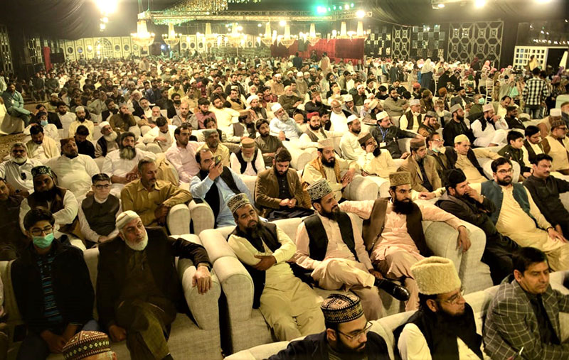 Dr Hassan Mohi-ud-Din Qadri address a Milad gathering in Gujranwala