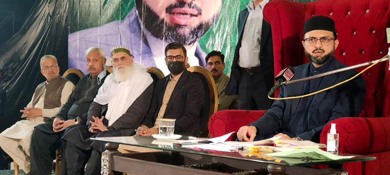 Dr Hassan Mohi-ud-Din Qadri address a Milad gathering in Gujranwala