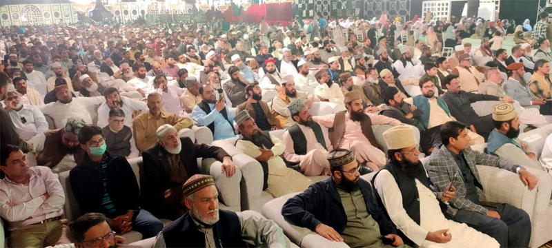 Dr Hassan Mohi-ud-Din Qadri address a Milad gathering in Gujranwala