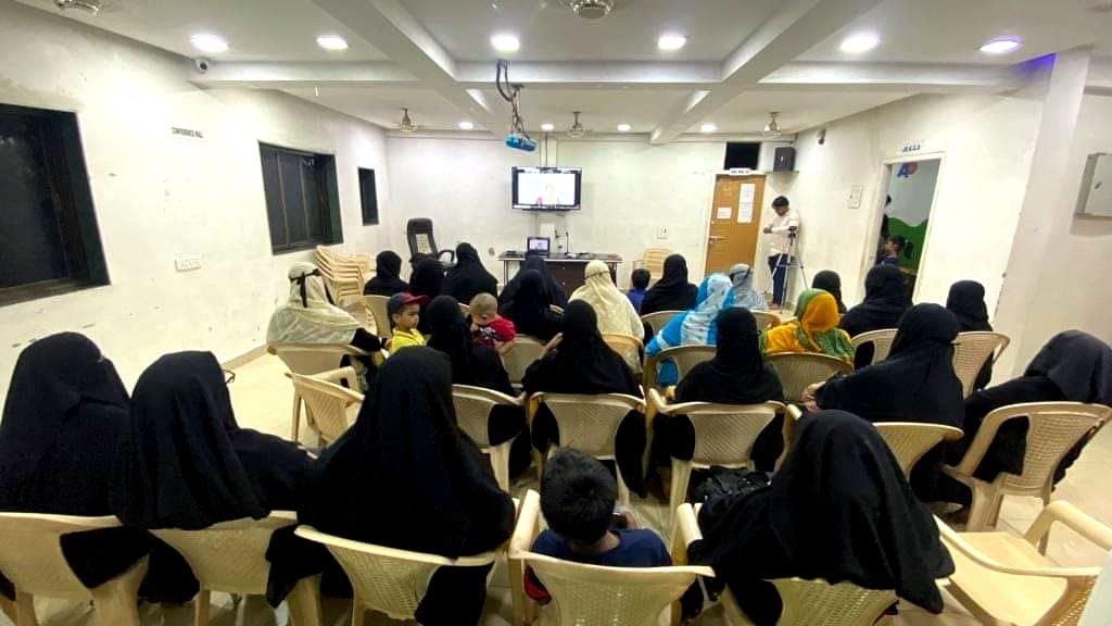 Dr Ghazala Qadri gave the keynote speech in the workers convention organized for MWL India