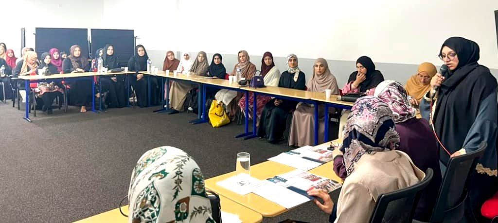 Dr Ghazala Qadri addressing Minhaj Sisters League Paris France