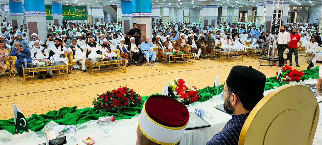 Dr Hassan Mohiuddin Qadri addressing Wahdat Ummat wa Minhaj Risalat conference in Jamia Urwa tul Wusqa