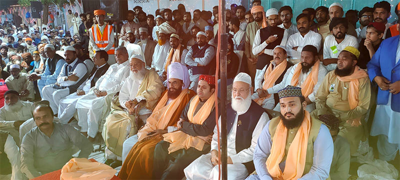 Dr Hassan Qadri addressing Urs ceremony in Kamoke sharif