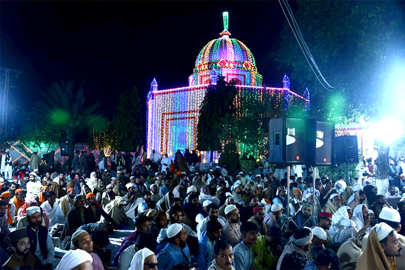 Dr Hassan Qadri addressing Urs ceremony in Kamoke sharif