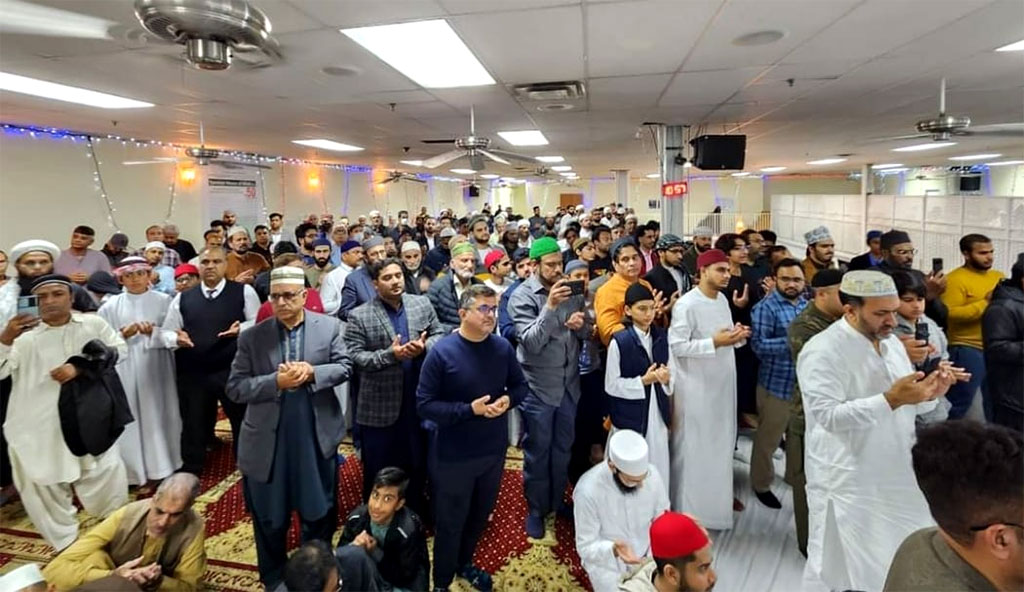 Dr Tahir ul Qadri addressing Mahfil e 11veen sharif in Canada