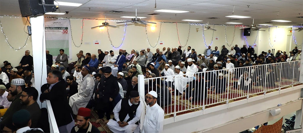 Dr Tahir ul Qadri addressing Mahfil e 11veen sharif in Canada