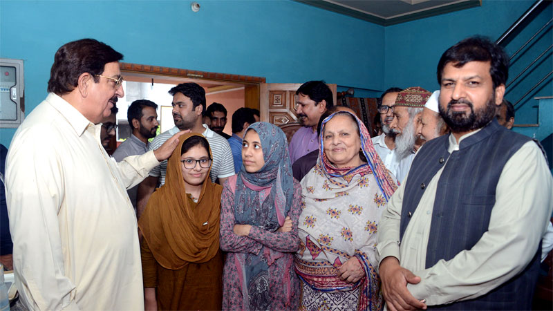 Khurram Nawaz Gandapur meets model town martyrs family