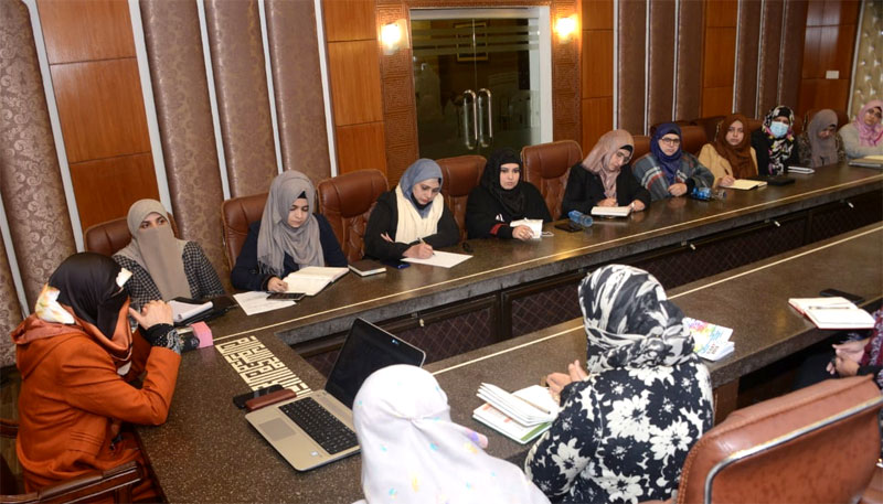 Exclusive session of Dr Ghazala Hassan Qadri with the seniors and pioneers of MWL