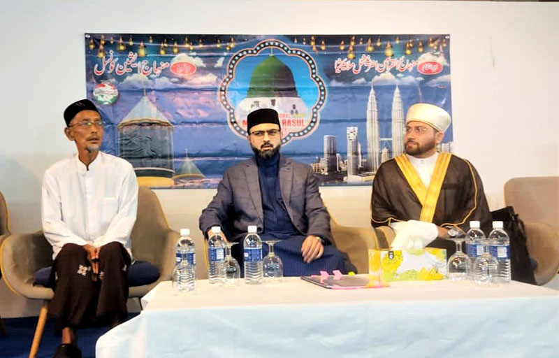Dr Hassan Mohi-ud-Din Qadri speaks at a Milad gathering in Malaysia