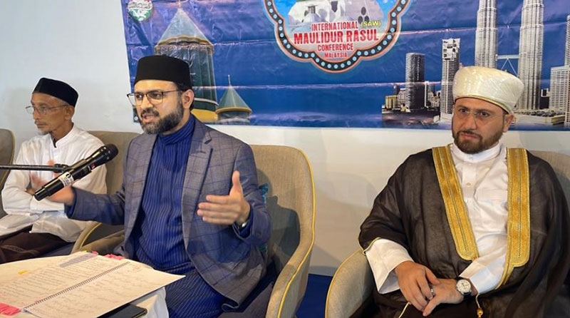 Dr Hassan Mohi-ud-Din Qadri speaks at a Milad gathering in Malaysia