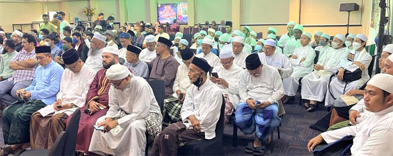 Dr Hassan Mohi-ud-Din Qadri speaks at a Milad gathering in Malaysia