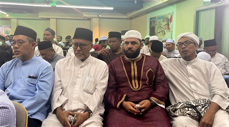 Dr Hassan Mohi-ud-Din Qadri speaks at a Milad gathering in Malaysia