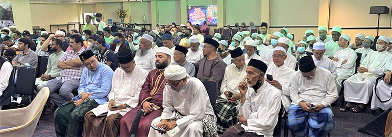 Dr Hassan Mohi-ud-Din Qadri speaks at a Milad gathering in Malaysia