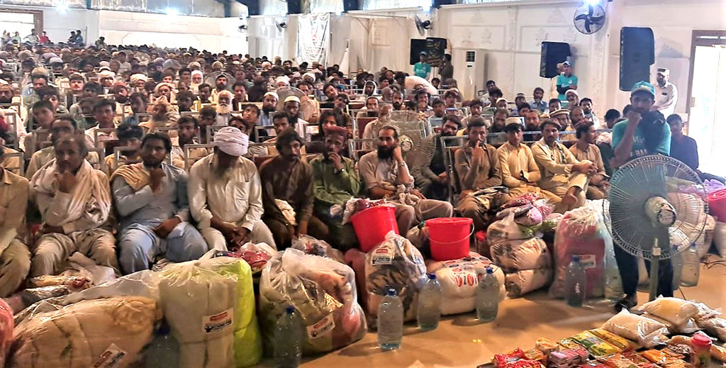 Khurram Nawaz Gandapur distributes relief goods in flood affectees in Dera Ismail Khan