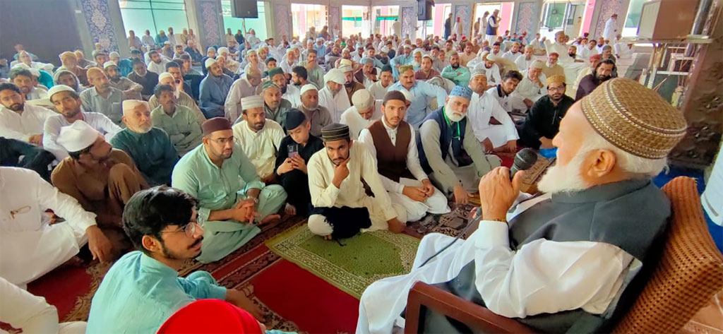 Mufti Abdul Qayyum Khan addresses Mutakifeen
