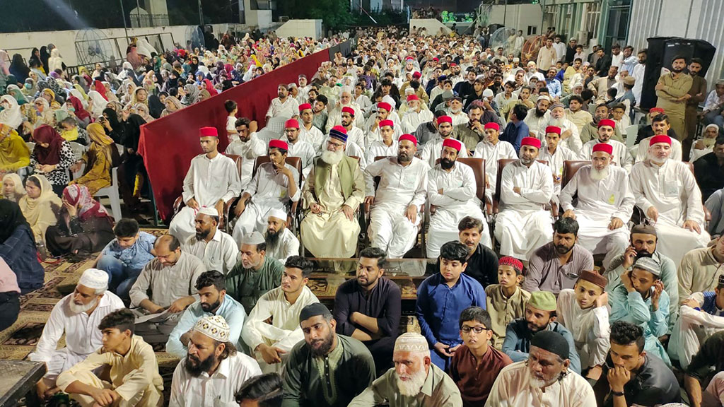 Ulama addressing Shahadat Imam e Hussain Conference
