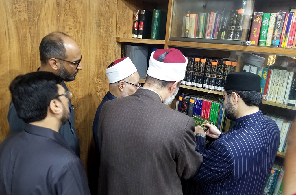 Egyptian Shuyukh delegation visits Farid e Millat Research Institute