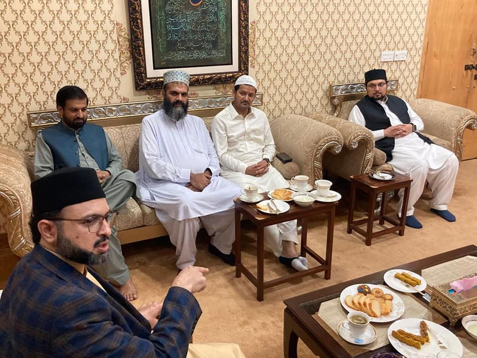 Ulama delegation call on Dr Hassan Qadri