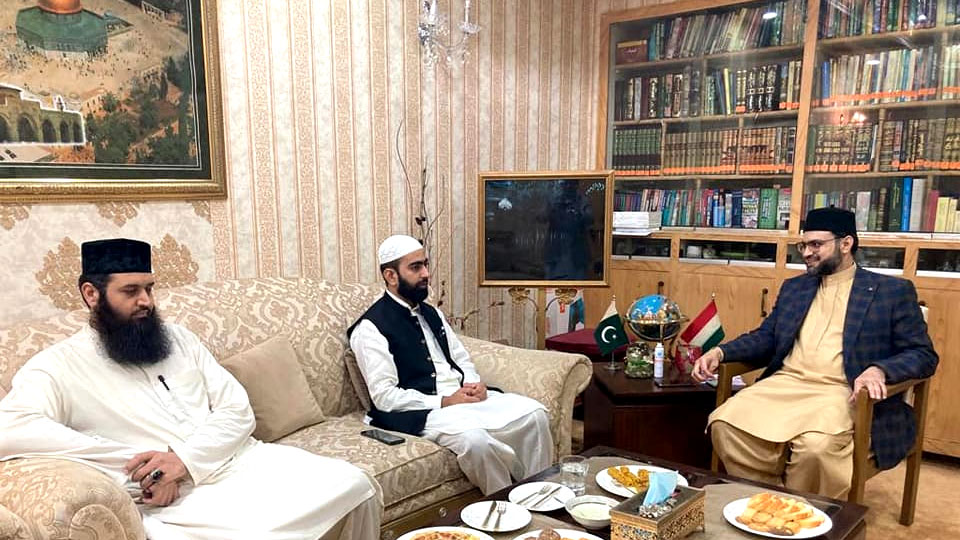 Ulama delegation call on Dr Hassan Qadri