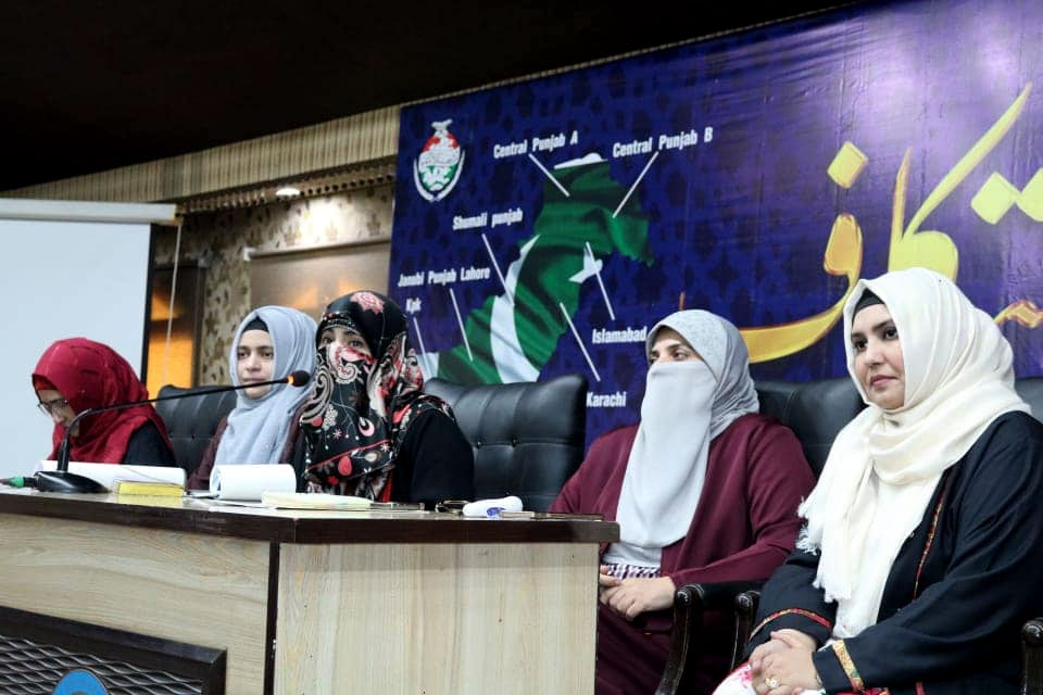 Mrs. Fizzah Hussain Qadri holds a session with MWL Cetral Pujab zones