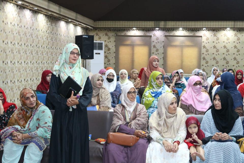 Mrs. Fizzah Hussain Qadri holds a session with MWL Cetral Pujab zones