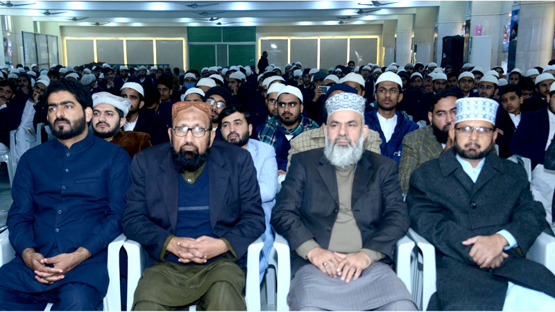 Dr Hassan Mohi ud Din Qadri addressing students of Jamia Islamia Minhaj-ul-Quran