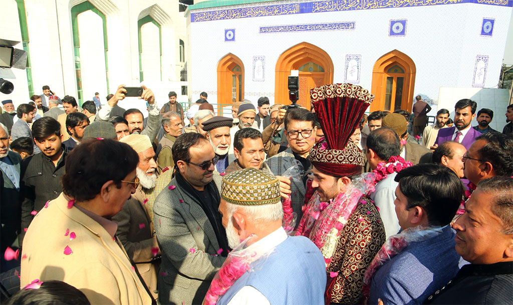 Shaheed Tanzila Amjad daughter Bisma Amjad rukhsati from Dr Tahir-ul-Qadri residence