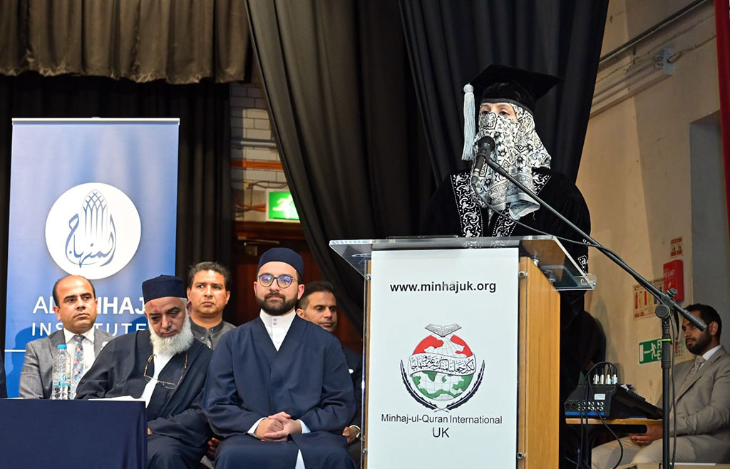 Dr Ghazala Qadri addressing graduation ceremony in Londong