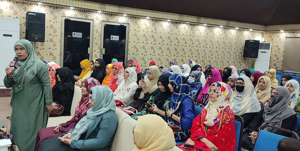 Dr Ghazala Qadri holds a session with Mutakif Sisters of Karachi at women Itikaf City 2023