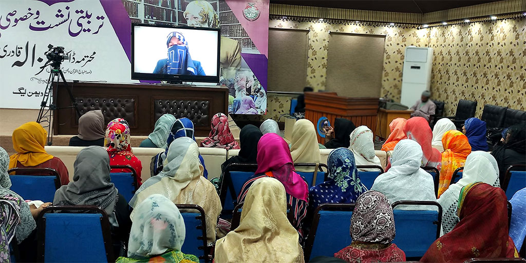 Dr Ghazala Qadri holds a session with Mutakif Sisters of Karachi in Itikaf City 2023