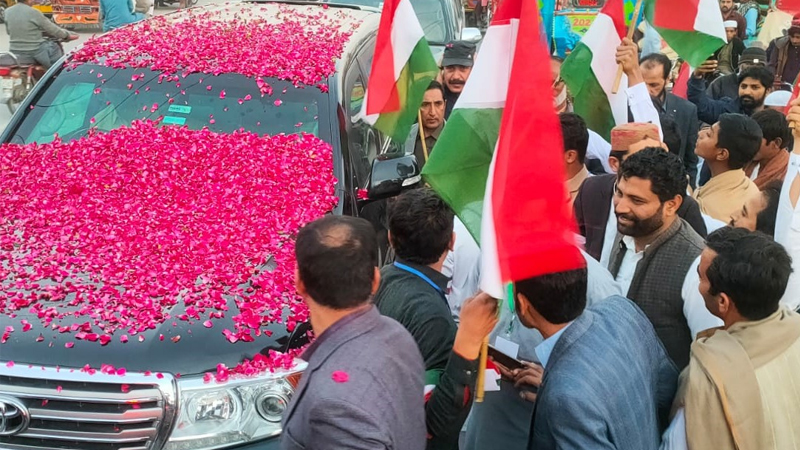 Dr. Hassan Qadri received a warm welcome on his arrival at Chowk Azam Leh
