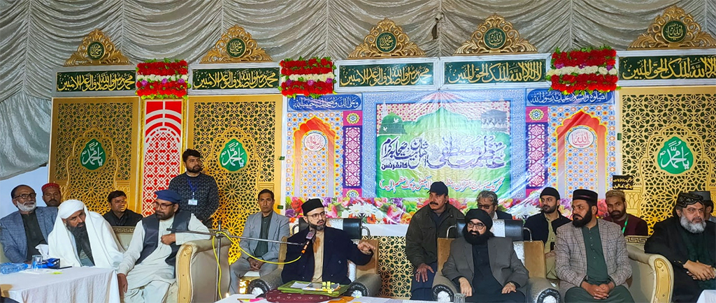 Dr Hassan Qadri addressing Azmat e Mustafa Conference in Chowk Azam Layyah