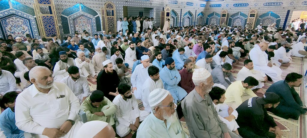 Dr Hassan Qadri adressing Khutba Jumma at Jamia Shaykh ul Islam
