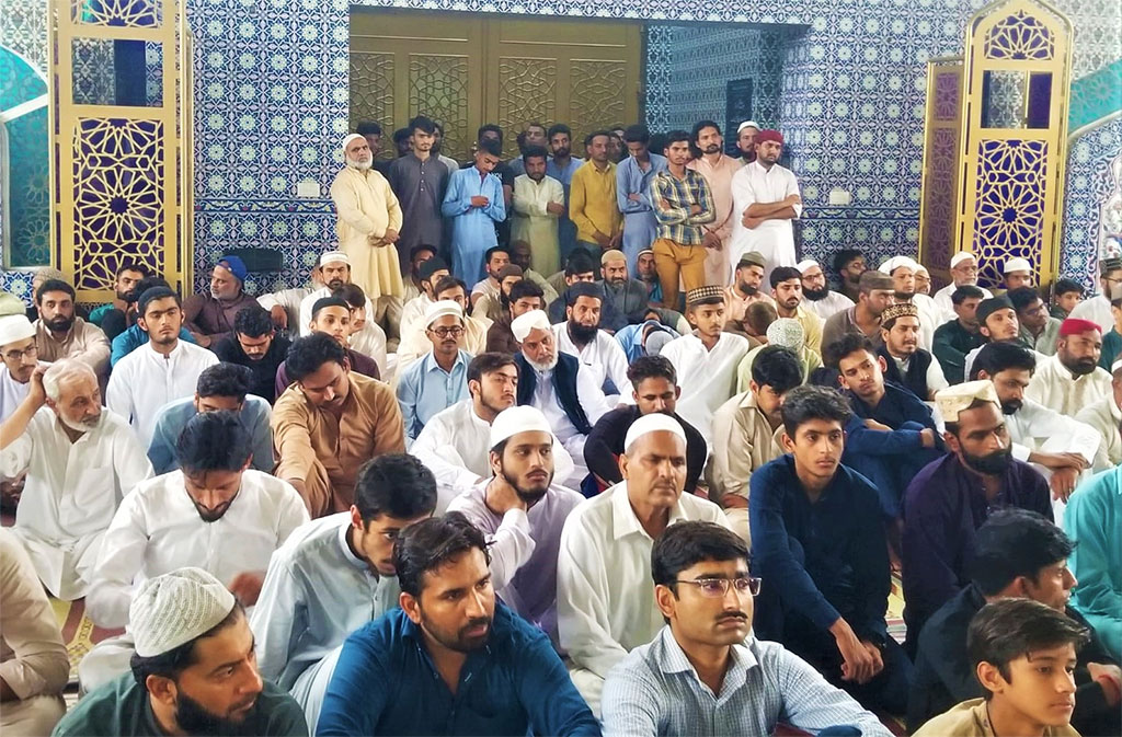 Dr Hassan Qadri adressing Khutba Jumma at Jamia Shaykh ul Islam