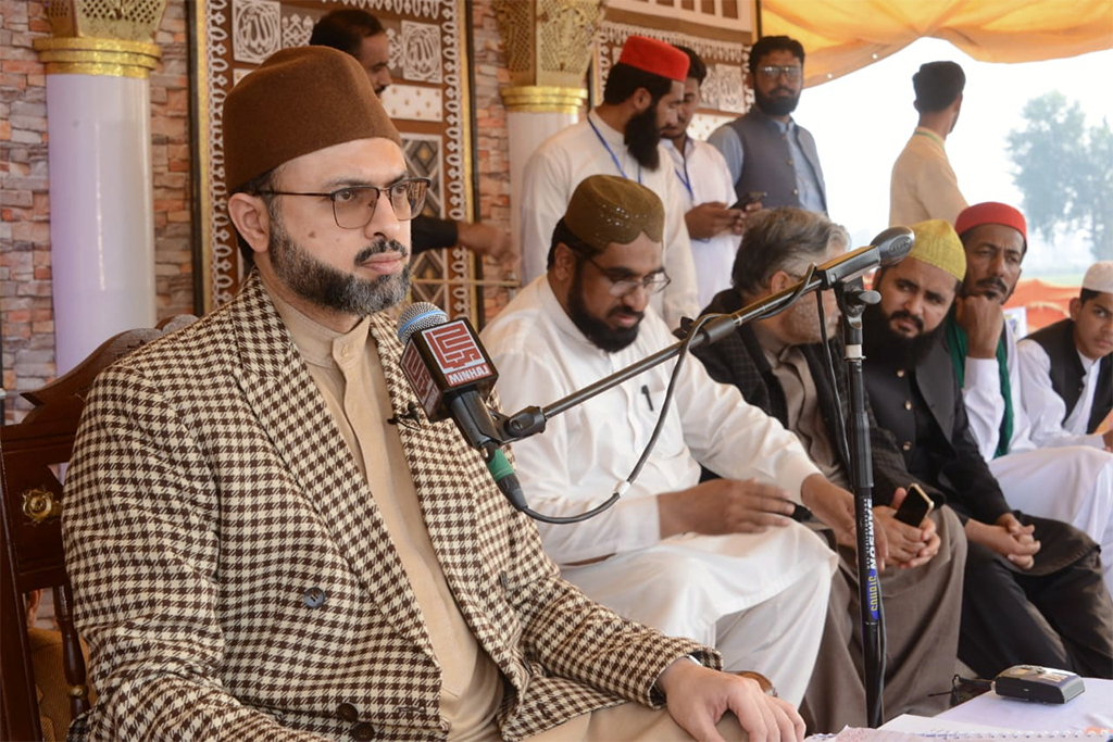 Dr Hassan Qadri adressing Milad un Nabi Conference in Lalyan