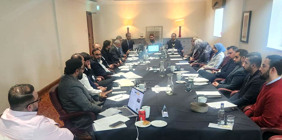 Dr Hassan Mohi-ud-Din Qadri presides over a meeting of MQI UK Executive Council