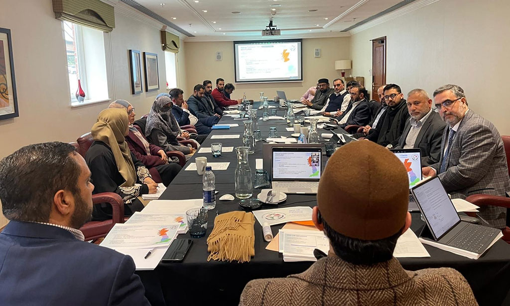 Dr Hassan Mohi-ud-Din Qadri presides over a meeting of MQI UK Executive Council
