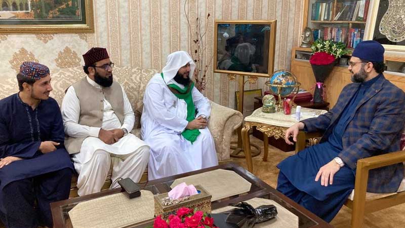 Dr Hassan Qadri meeting with Peer Syed Noor Alaudin qadri