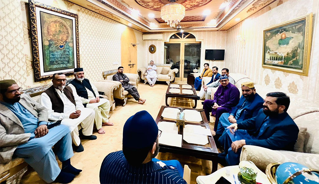 Dr Hassan Qadri meeting with members of Minhaj ul Quran Sialkot