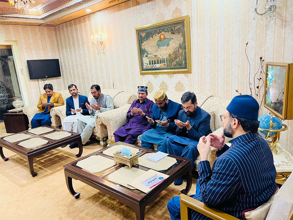 Dr Hassan Qadri meeting with members of Minhaj ul Quran Sialkot