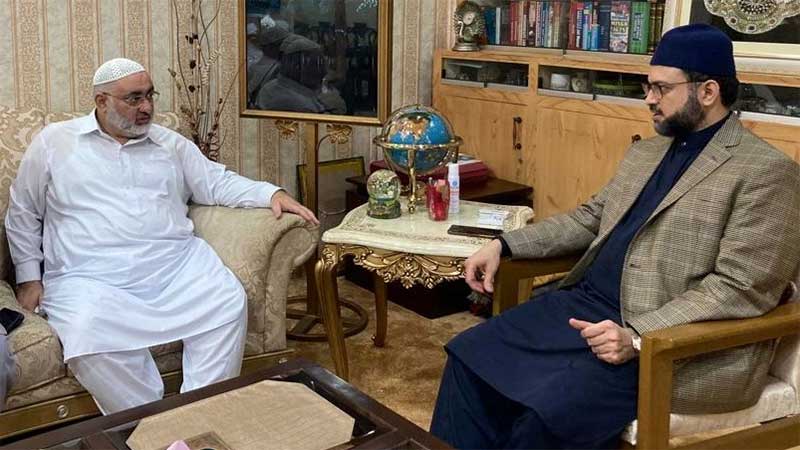 Dr Hassan Qadri meeting with peer habeeb ullah