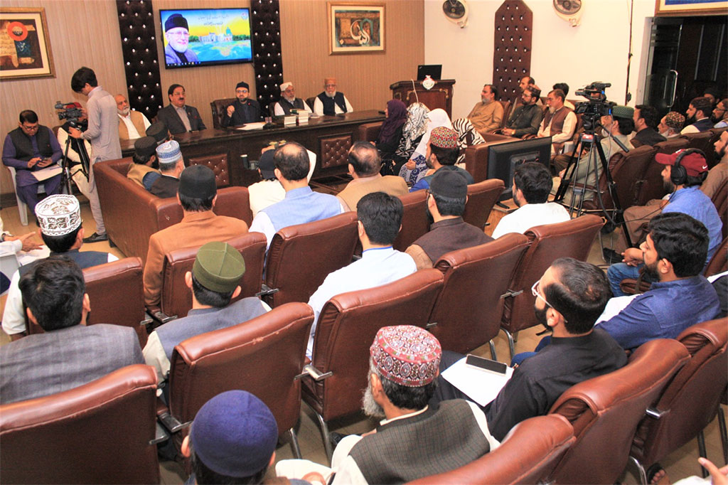 Dr Hassan qadri Adressing COSIS Staff