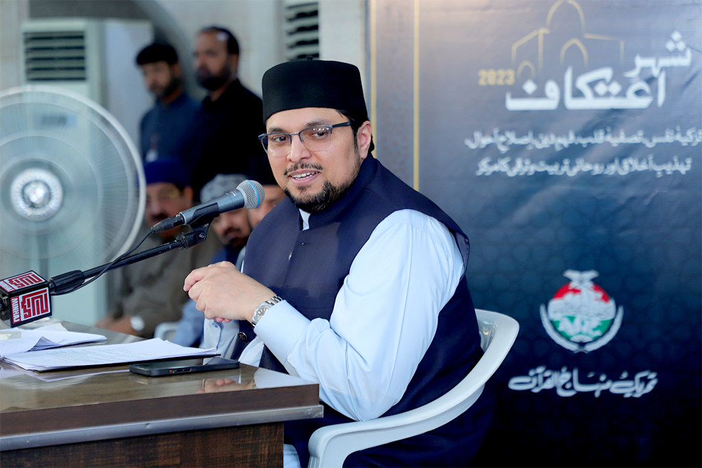 Dr Hussain Qadri addressing Jummah in Itikaf City