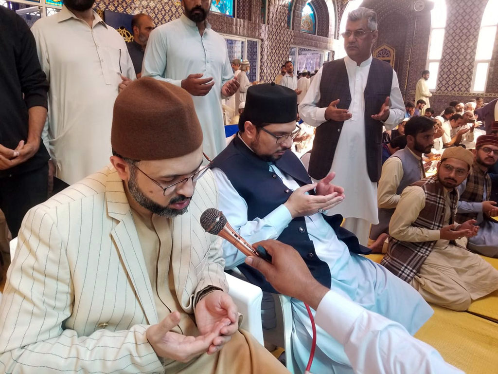 Dr Hussain Qadri addressing Friday gathering