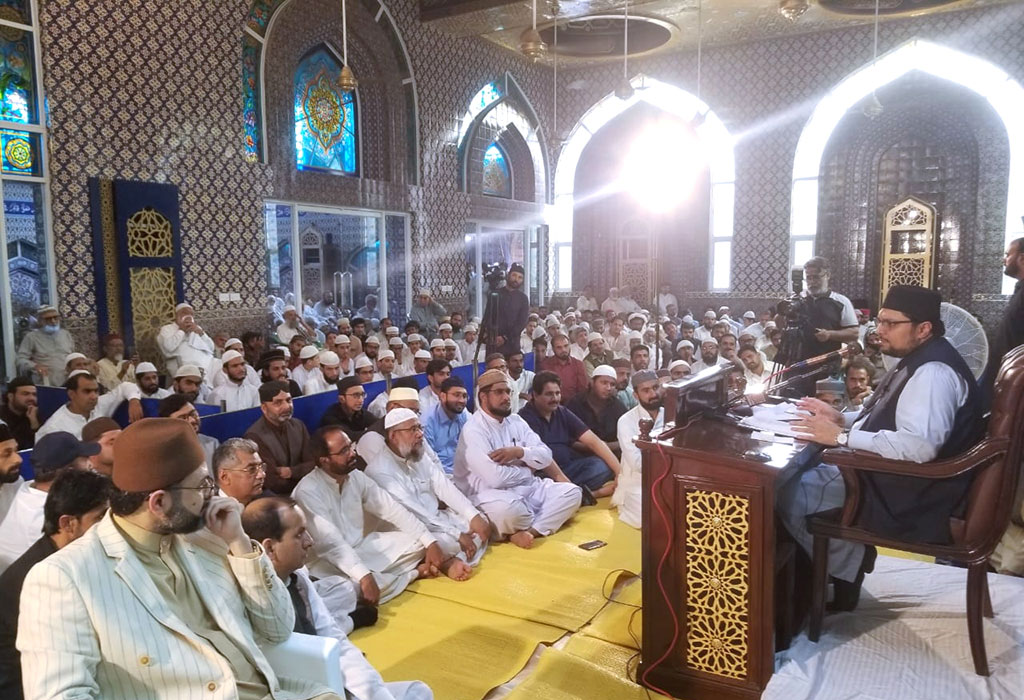 Dr Hussain Qadri addressing Friday gathering