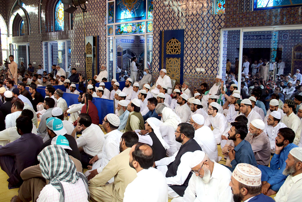 Dr Hussain Qadri addressing Friday gathering